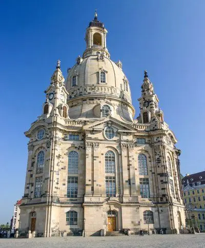 Bild zeigt die Frauenkirche in Dresden