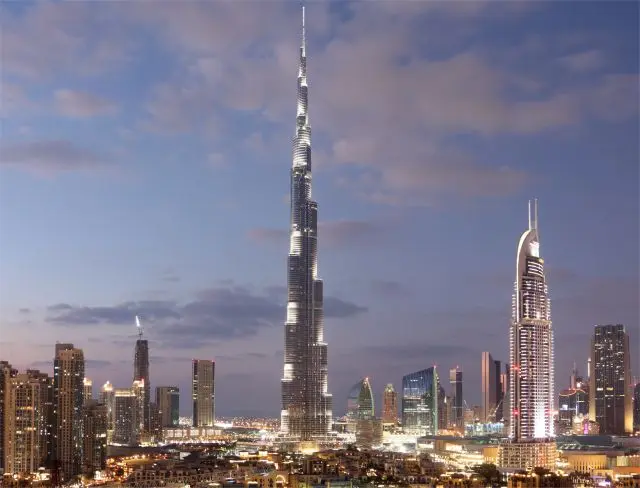 Bild zeigt den Burj Khalifa in Dubai