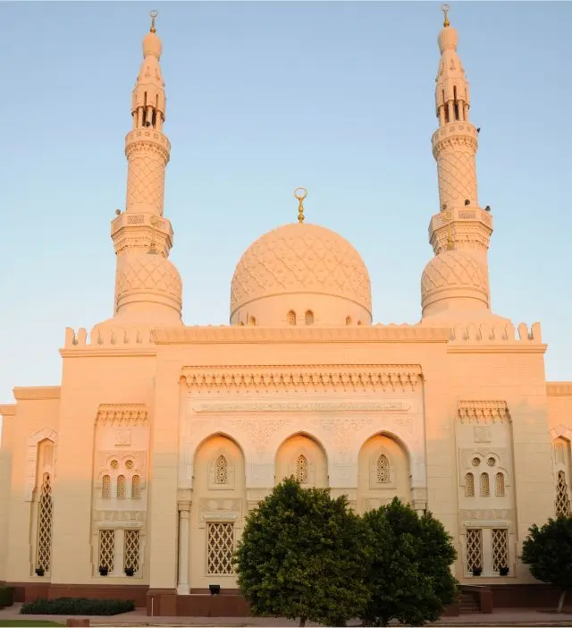 Bild zeigt die Jumeirah-Moschee in Dubai