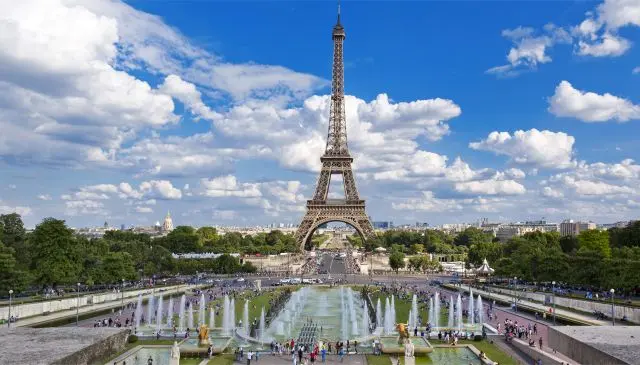 Bild zeigt den Eifelturm in Paris