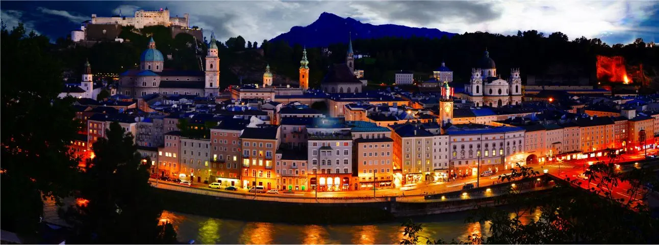 Bild zeigt Salzburg bei Nacht 