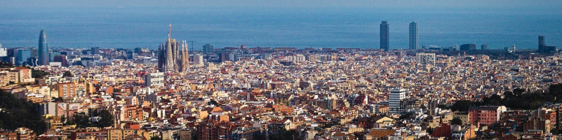 Bild zeigt das Headerbild zum Beitrag mit dem Thema: Barcelona – Wo Geschichte, Kunst und Strandleben aufeinandertreffen