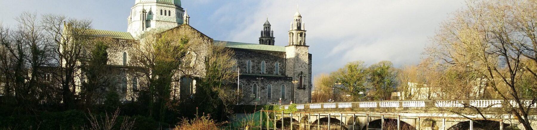 Bild zeigt das Headerbild zum Beitrag mit dem Thema: Galway – Magischer Atlantikzauber